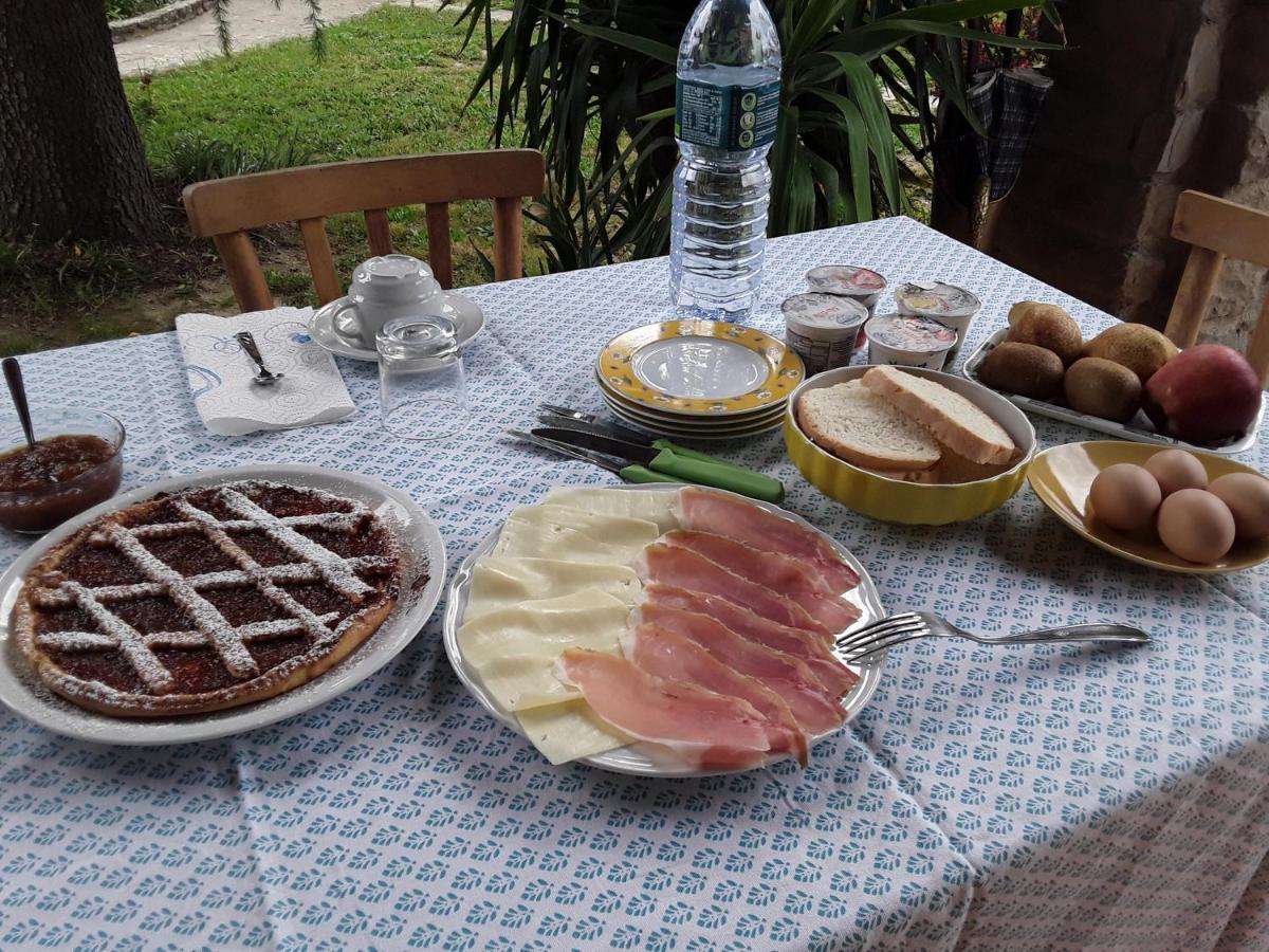 La Collina Degli Olivi Bed & Breakfast Карминяно Екстериор снимка